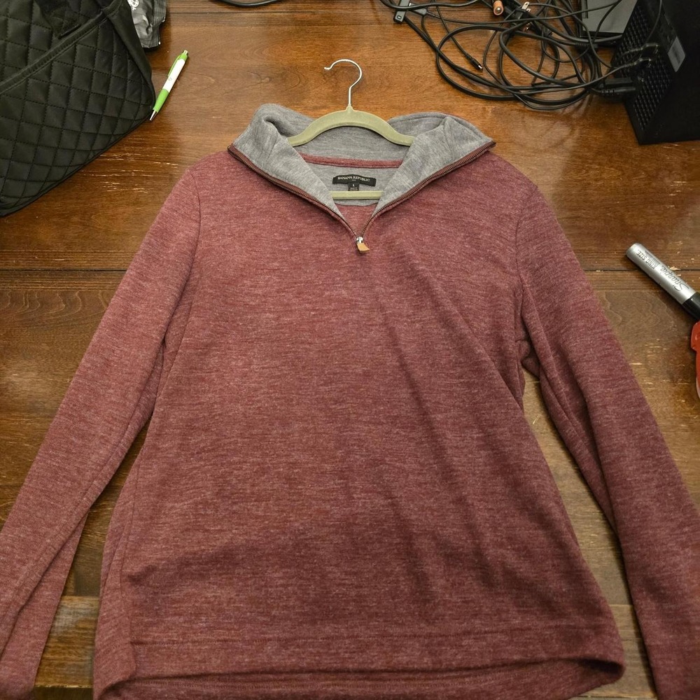 Banana Republic burgundy quarter zip sweatshirt Size L
